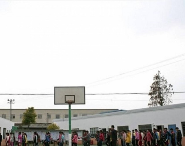 Μαθητές ξυλοκοπήθηκαν μέχρι θανάτου από υπάλληλο του σχολείου