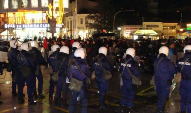 Βίντεο: Ένας τραυματίας σε επεισόδια αντιεξουσιαστών-Χρυσής Αυγής