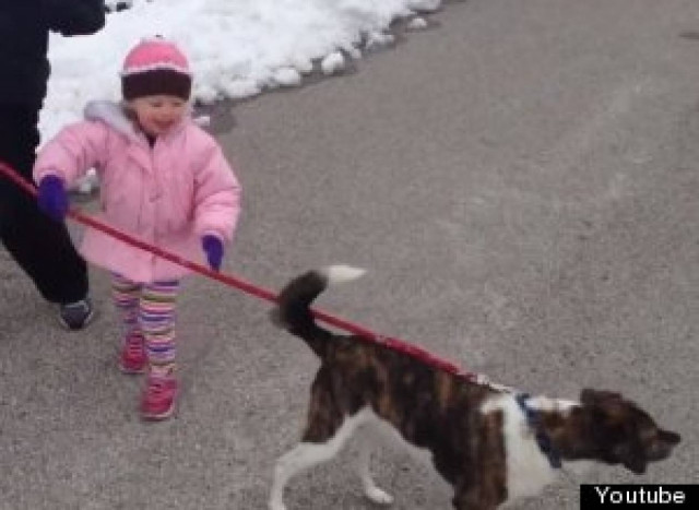 Βίντεο: Η πιτσιρίκα με το... σατανικό γέλιο που ξετρέλανε το YouTube