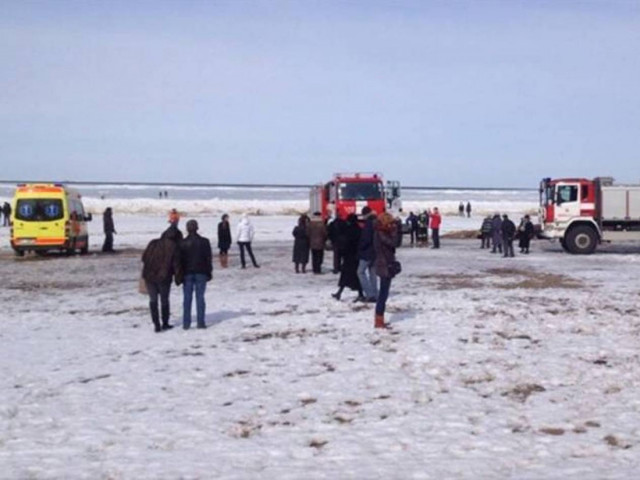 Αίσιο τέλος για τους παγιδευμένους στα κομμάτια πάγου