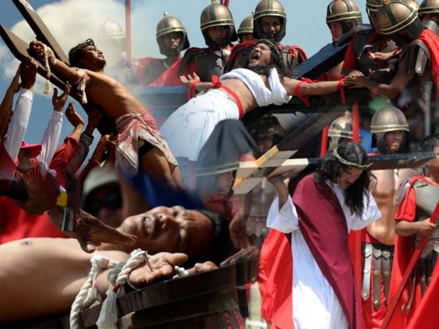 ΕΙΚΟΝΕΣ ΣΟΚ: Σταυρώνονται αναπαριστώντας το Θείο Δράμα(vid)