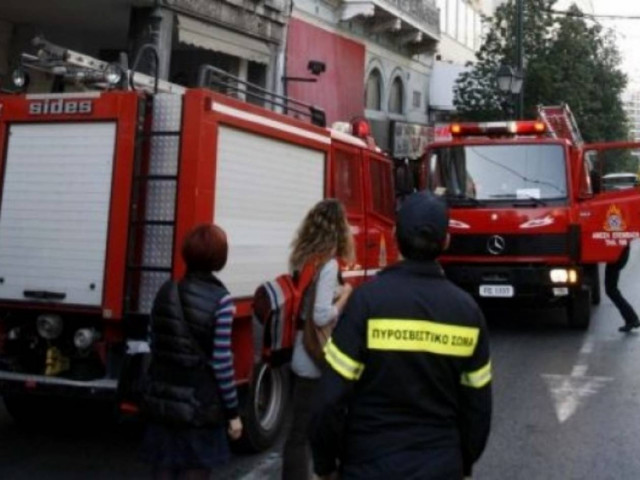 ΤΩΡΑ: Φωτιά σε κατάστημα στο Ηράκλειο