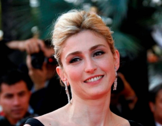 Διάσημη ηθοποιός: Όχι, δεν είμαι ερωμένη του Φρανσουά Ολάντ