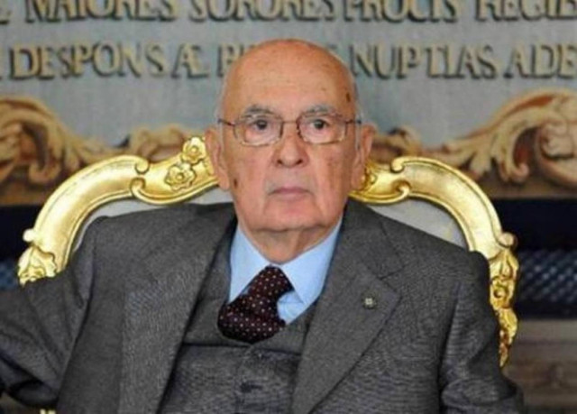 Δεν παραιτείται ο Ναπολιτάνο