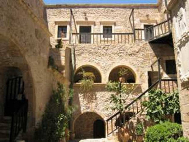 Δραματική κατάσταση: Καταφεύγουν στα μοναστήρια για ένα πιάτο φαγητό