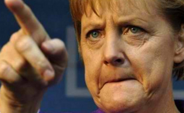 «Γιατί απεικονίζουν τη Μέρκελ σαν τον Χίτλερ;»