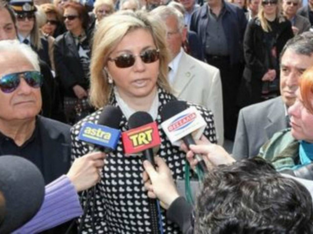 Ένταση στην κηδεία Νάκου απ’ την παρουσία της Ζέτας Μακρή