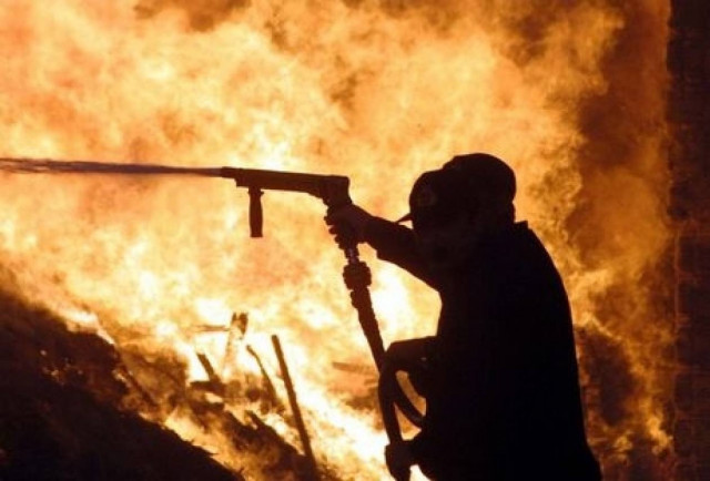 Υπό έλεγχο η πυρκαγιά σε εργοστάσιο επίπλων στο Ρέντη