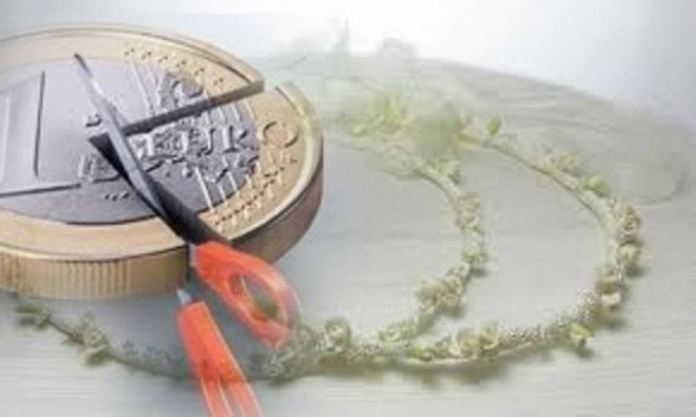 Μετά τις 15 Μαΐου το «μαχαίρι» στο επίδομα γάμου