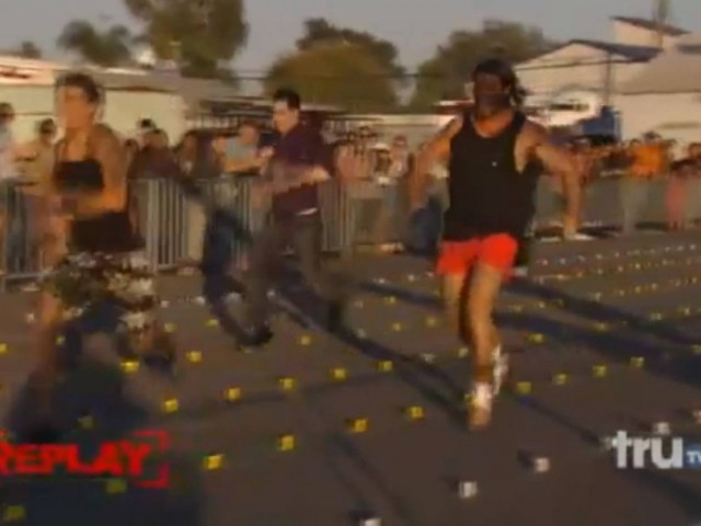 Απίθανο βίντεο: Άντρες κάνουν πενηντάρι φορώντας γόβες!