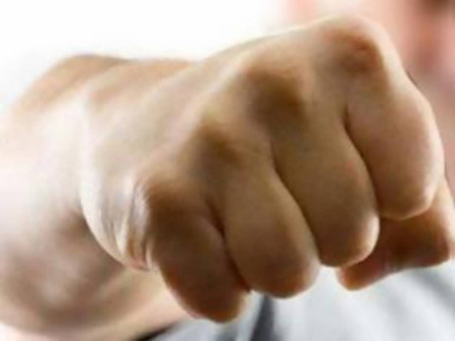 Χωρισμός με σφαλιάρες μέσα σε καφετέρια για κρατικό λειτουργό