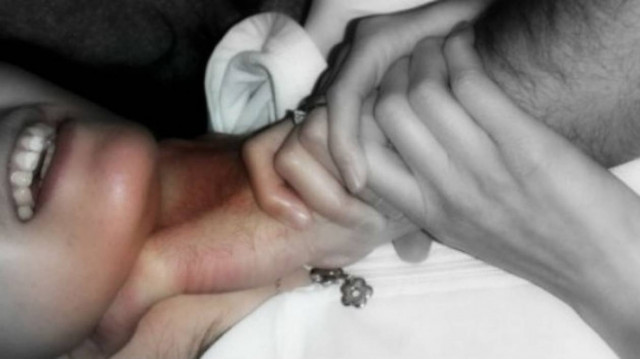 Την έπνιξε με τα ίδια του τα χέρια γιατί την… αγαπούσε