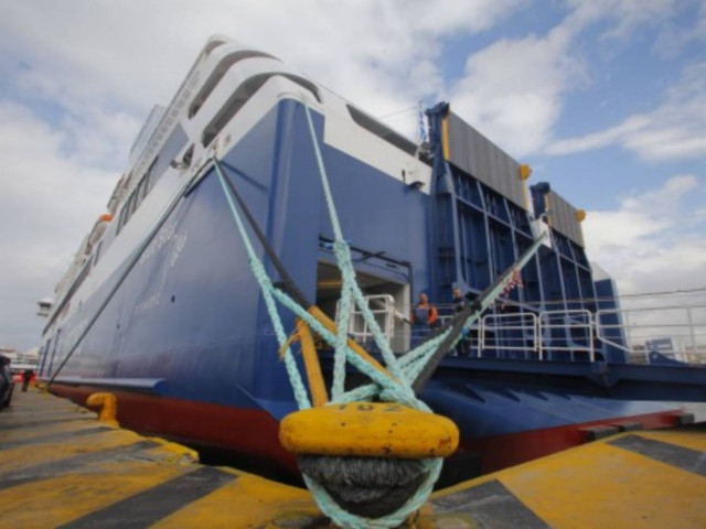 Δεμένα τα πλοία στα λιμάνια