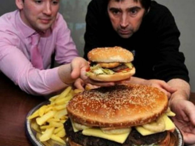 Χάμπουργκερ - γίγας 7.000 θερμίδων!