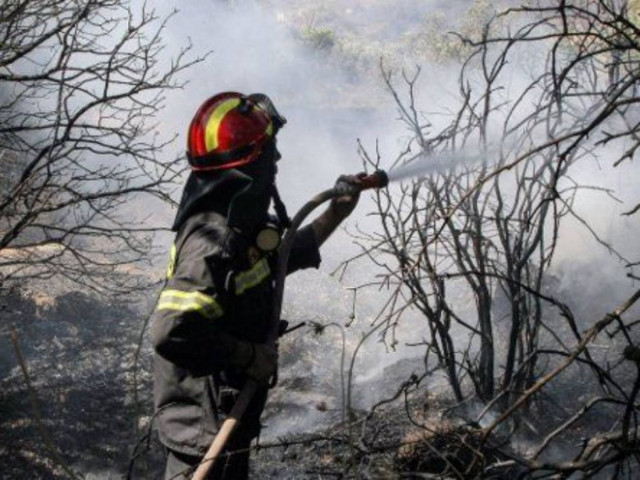 Σκληρή μάχη με τις φλόγες στην Κρήτη
