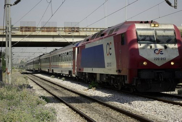 Σέρρες: Σύγκρουση αμαξοστοιχίας με αυτοκίνητο-Σοβάρα ο οδηγός του ΙΧ