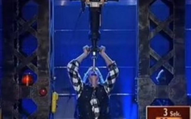 Απίστευτο βίντεο: Δείτε τι βάζει στο στόμα του!