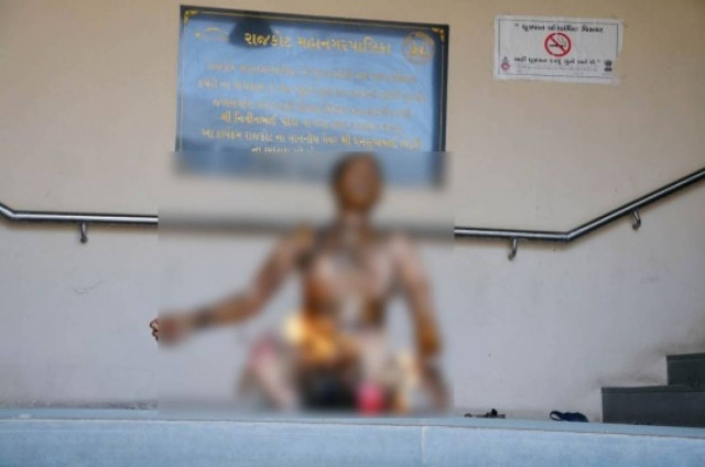 ΕΙΚΟΝΕΣ-ΣΟΚ: Οικογένεια αυτοπυρπολήθηκε επειδή έχασε το σπίτι της