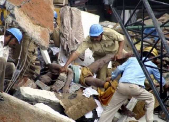 Έξι νεκροί και δεκάδες αγνοούμενοι από κατάρρευση κτιρίου