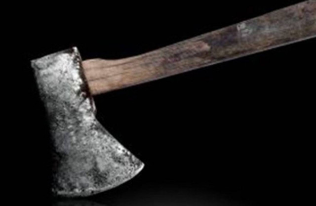 Κατακρεούργησε με τσεκούρι 9 γειτόνισσές του