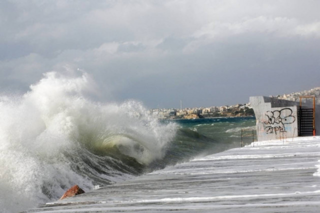 Έδεσε το «Βενιζέλος» στο λιμάνι της Σούδας - Μαραθώνια μάχη