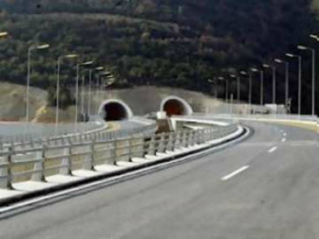 ΤΩΡΑ:Τροχαίο στην Εγνατία Οδό - Ένας εγκλωβισμένος