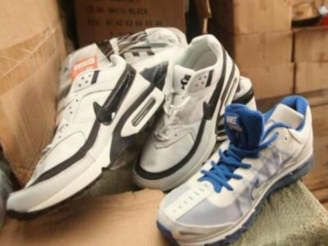 Κατασχέθηκαν 4.800 ζευγάρια μαϊμού παπούτσια