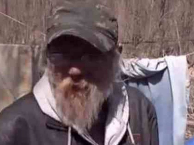 Δείτε τον άνθρωπο με τα 50.000 δολάρια που θέλει να είναι άστεγος