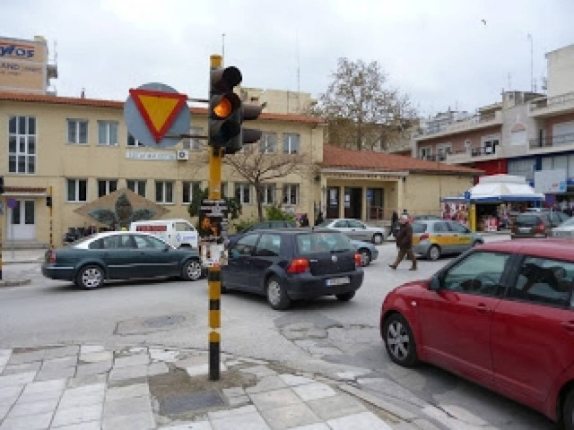 Ξάνθη: Κυκλοφοριακό «έμφραγμα» λόγω χαλασμένων φαναριών (video)