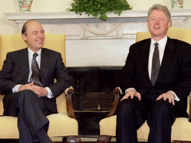 Όταν ο Σημίτης άδειαζε την εξωτερική πολιτική της χώρας