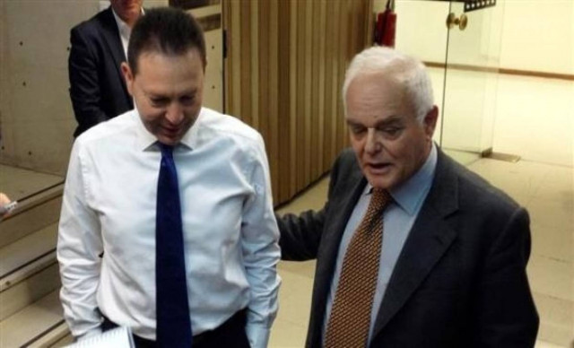 Διαψεύδει το περιβάλλον Μανιτάκη απαίτηση της τρόικας για απολύσεις