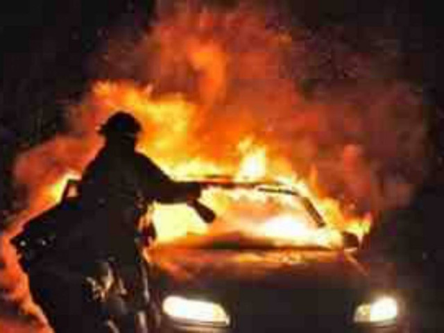 Τρόμος για οδηγό - Πήρε φωτιά το Ι.Χ. του εν κινήσει