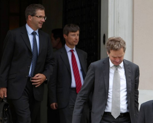 Τρόικα: Συνομιλούμε μόνο με Σαμαρά και Στουρνάρα