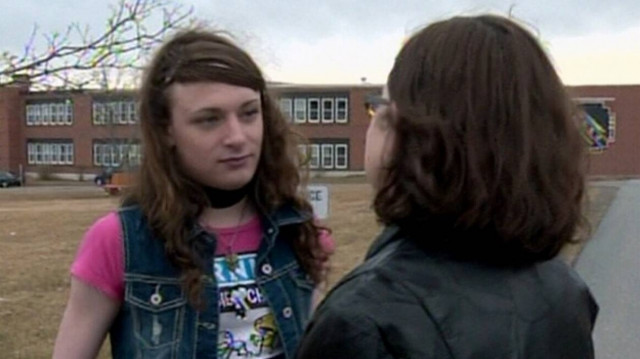 Σάλο προκάλεσε σε σχολείο μια διεμφυλική μαθήτρια