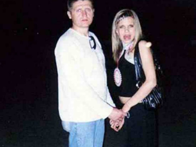 Πατέρας και κόρη, στην ίδια πόζα επί 18 χρόνια! (pics)