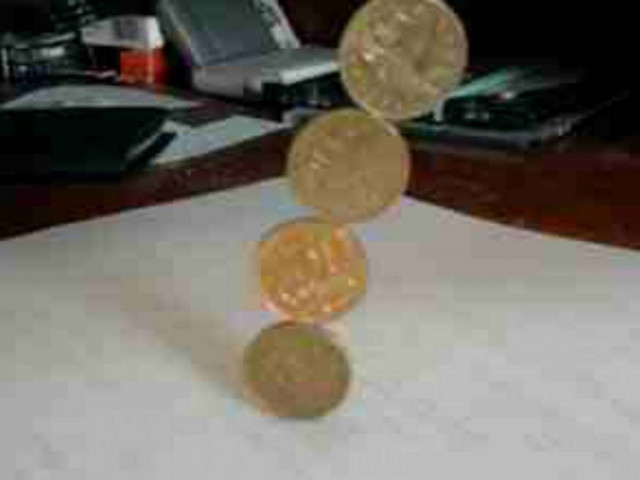 Δείτε πώς να κρατήσετε στον αέρα νομίσματα (pics)