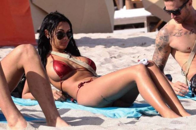 ΣΟΚ: Γυμνή σε κάμερα, τηλεπερσόνα της Γαλλίας