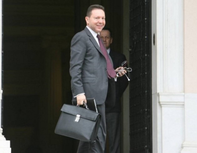 Στουρνάρας: Αναχώρησε για Δουβλίνο με άδειο χαρτοφυλάκιο