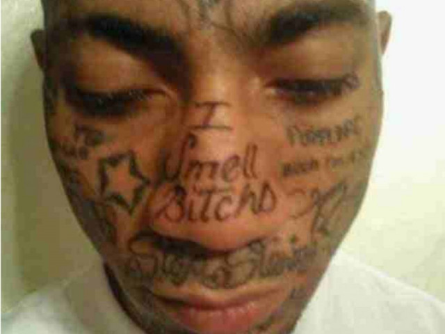 Έχουν γεμίσει τα πρόσωπά τους με τατουάζ (pics)