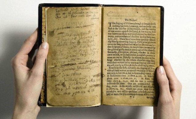 Το πρώτο βιβλίο που τυπώθηκε στις ΗΠΑ πωλείται για 30 εκατομμύρια