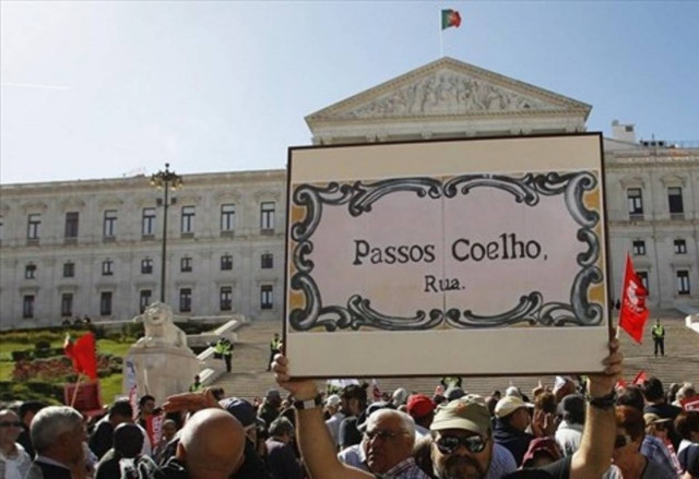 «Έξω οι τρόικες και οι κυβερνήσεις»