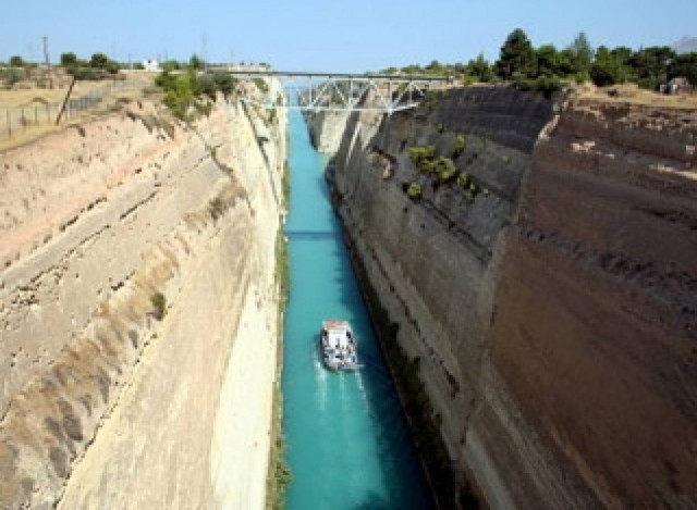 Προσάραξη ιστιοφόρου στη διώρυγα Κορίνθου