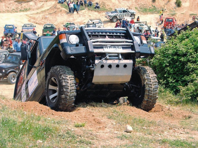 Βίντεο: Δείτε τι παθαίνει το τζιπ όταν... τουμπάρει!