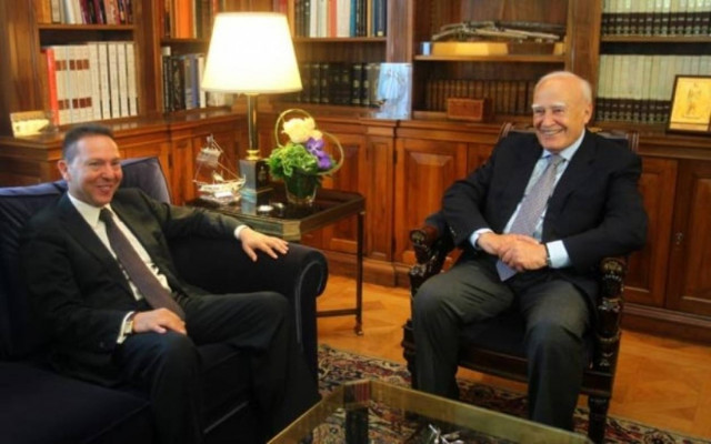 Στον Κ. Παπούλια ο Γ. Στουρνάρας