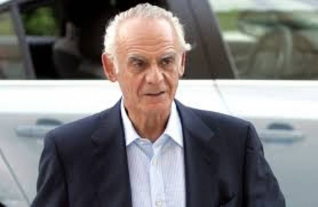 Ο Άκης απειλεί, το ΠΑΣΟΚ τρέμει