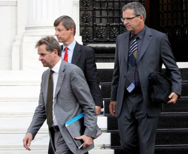 Τρόικα: Το ελληνικό χρέος παραμένει βιώσιμο