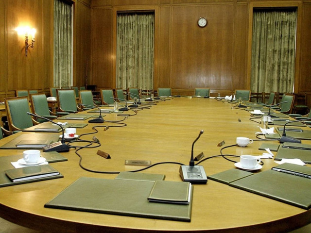 Και τώρα ανασχηματισμός!