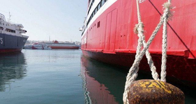 Δεμένα την Τρίτη τα πλοία