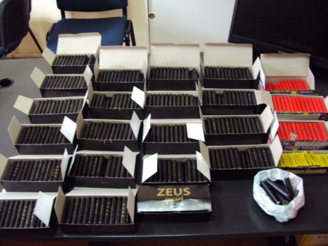 «Έσκασαν» κροτίδες πριν από το Πάσχα