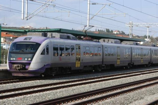 Με προβλήματα οι μετακινήσεις με τρένα και προαστιακό